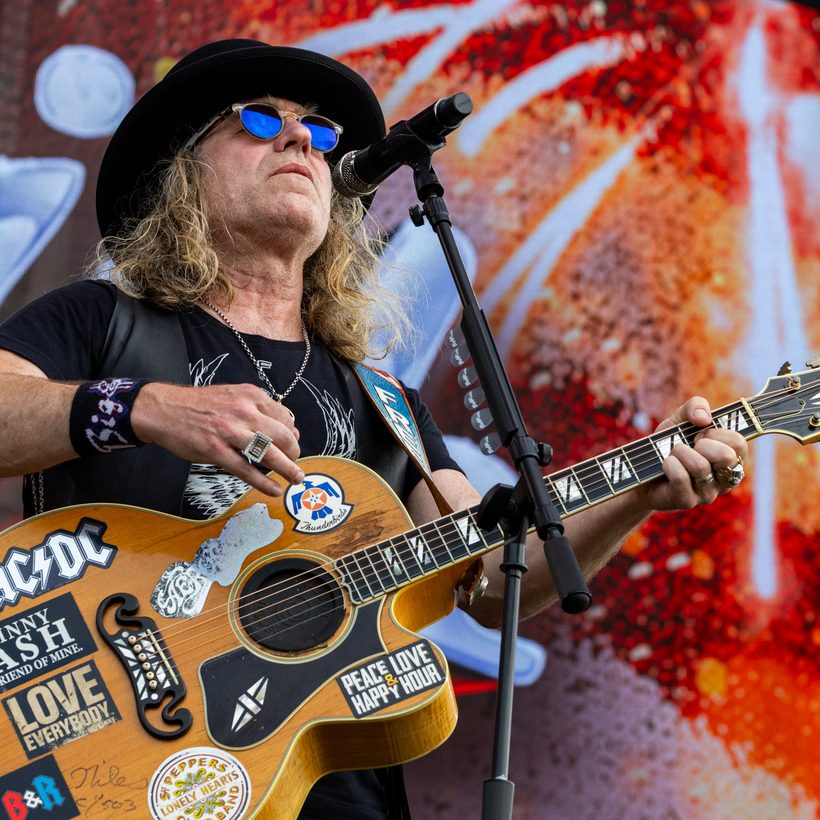 Kid Rock performing at Rock the Country