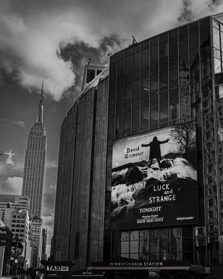 David Gilmour on the Madison Square Garden marquee